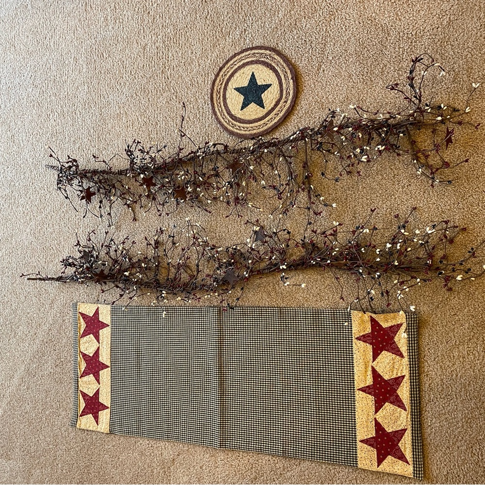 Pip Berry garland, table runner and mat